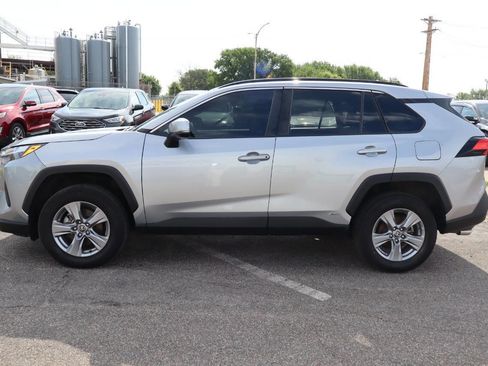 Used 2022 Toyota RAV4 XLE AWD/4WD image 8