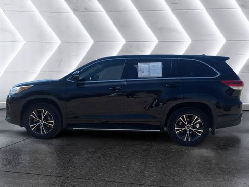 Used 2018 Toyota Highlander Plus FWD image 4