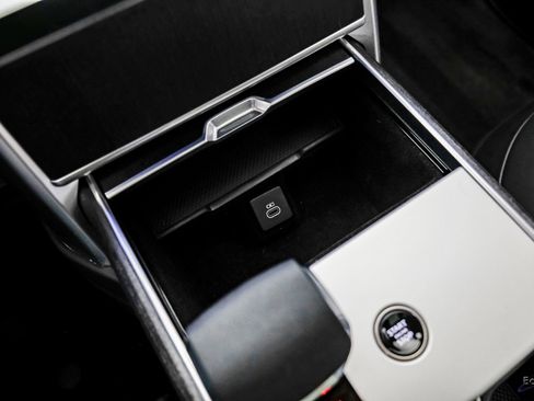 Used 2024 Land Rover Range Rover SE image 55