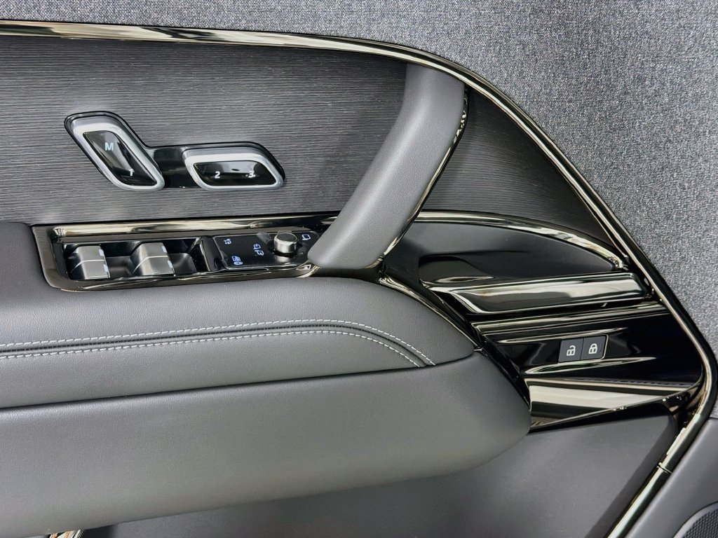 New 2027 Land Rover Range Rover Sport Battersea AWD/4WD image 18