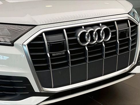 Used 2023 Audi Q7 Premium Plus w/ Premium Plus Package image 32