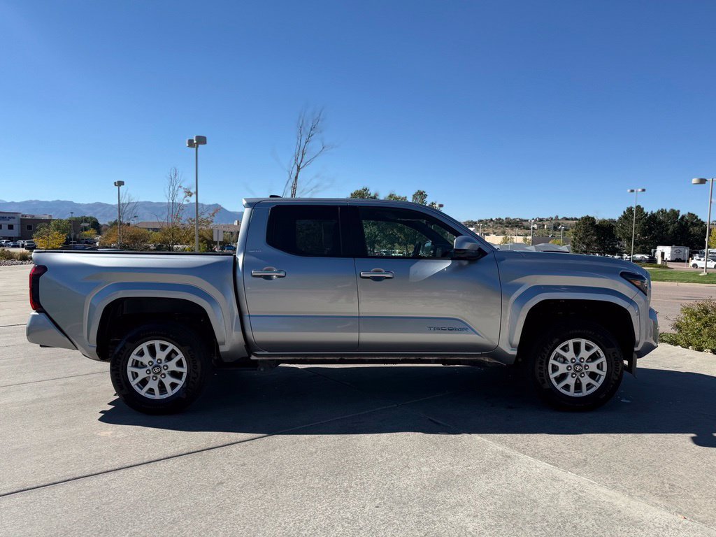 Used 2025 Toyota Tacoma SR5 AWD/4WD image 8