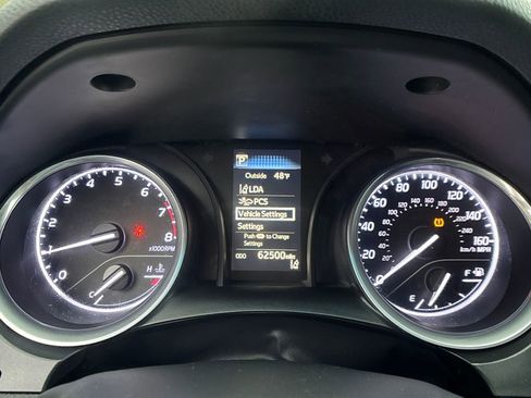 Used 2018 Toyota Camry LE image 15