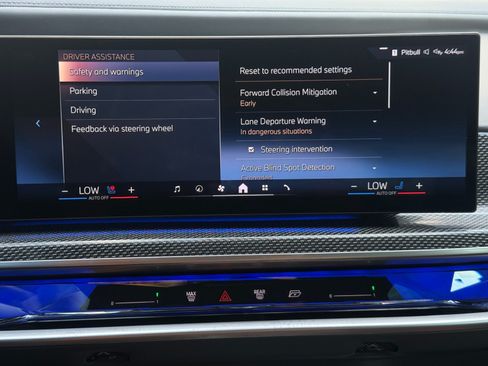 Used 2023 BMW i7 xDrive60 w/ Executive Package 2 AWD/4WD image 30