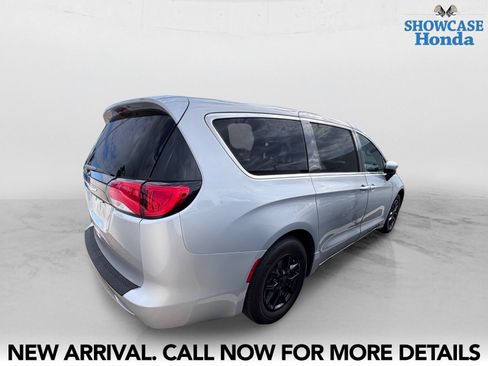 Used 2023 Chrysler Voyager LX FWD image 5