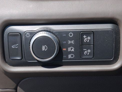 Used 2020 Ford Explorer Platinum w/ Premium Technology Package AWD/4WD image 18