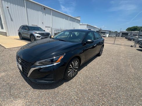Used 2025 Nissan Altima 2.5 SV FWD image 5