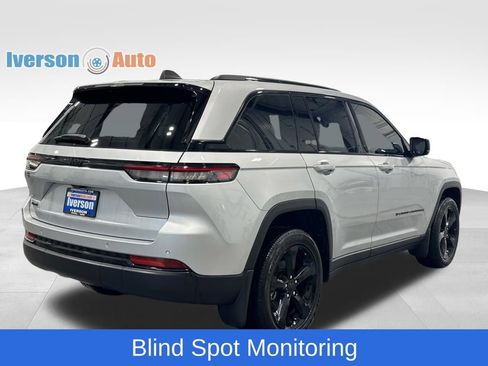 Used 2024 Jeep Grand Cherokee Altitude image 9