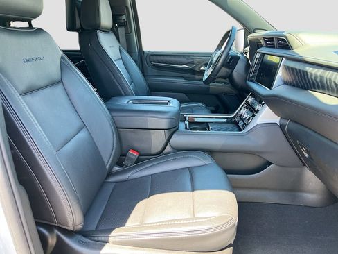Used 2023 GMC Yukon Denali w/ Advanced Technology Package AWD/4WD image 31