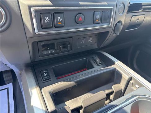 Used 2024 Nissan Titan SV w/ SV Convenience Package image 22