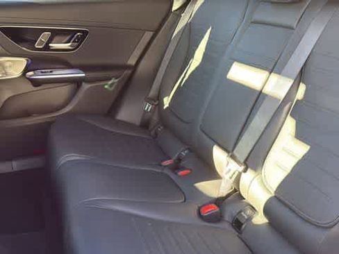 Used 2026 Mercedes-Benz GLC 300 4MATIC image 31
