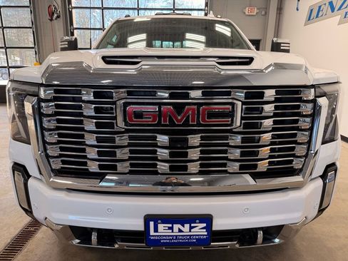 Used 2024 GMC Sierra 2500 Denali w/ Denali Reserve Package AWD/4WD image 3