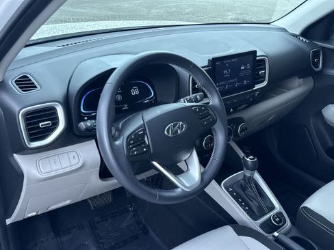 Used 2024 Hyundai Venue SEL FWD image 13