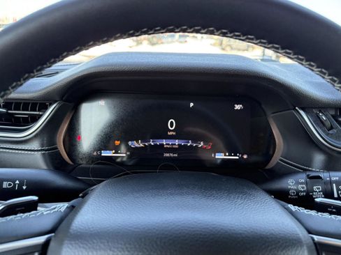 Used 2023 Jeep Grand Cherokee Laredo w/ Luxury Tech Group I image 18