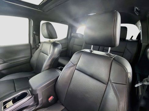 Used 2021 Toyota Tacoma TRD Sport w/ TRD Premium Sport Package AWD/4WD image 21