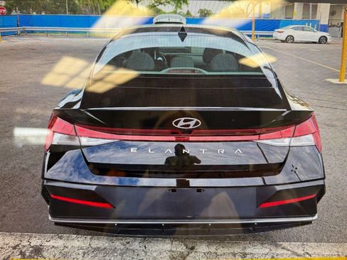 Used 2025 Hyundai Elantra SEL FWD image 5