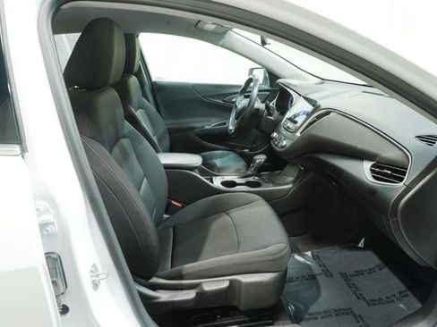 Used 2021 Chevrolet Malibu RS FWD image 11