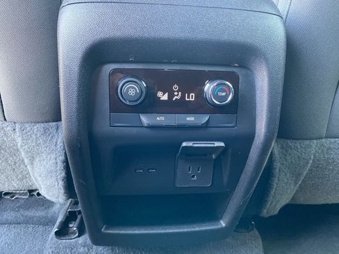 Used 2024 Chevrolet Traverse LT FWD image 31