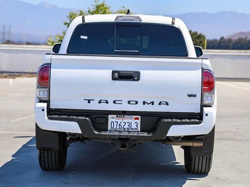 Used 2022 Toyota Tacoma TRD Sport w/ Technology Package RWD image 6