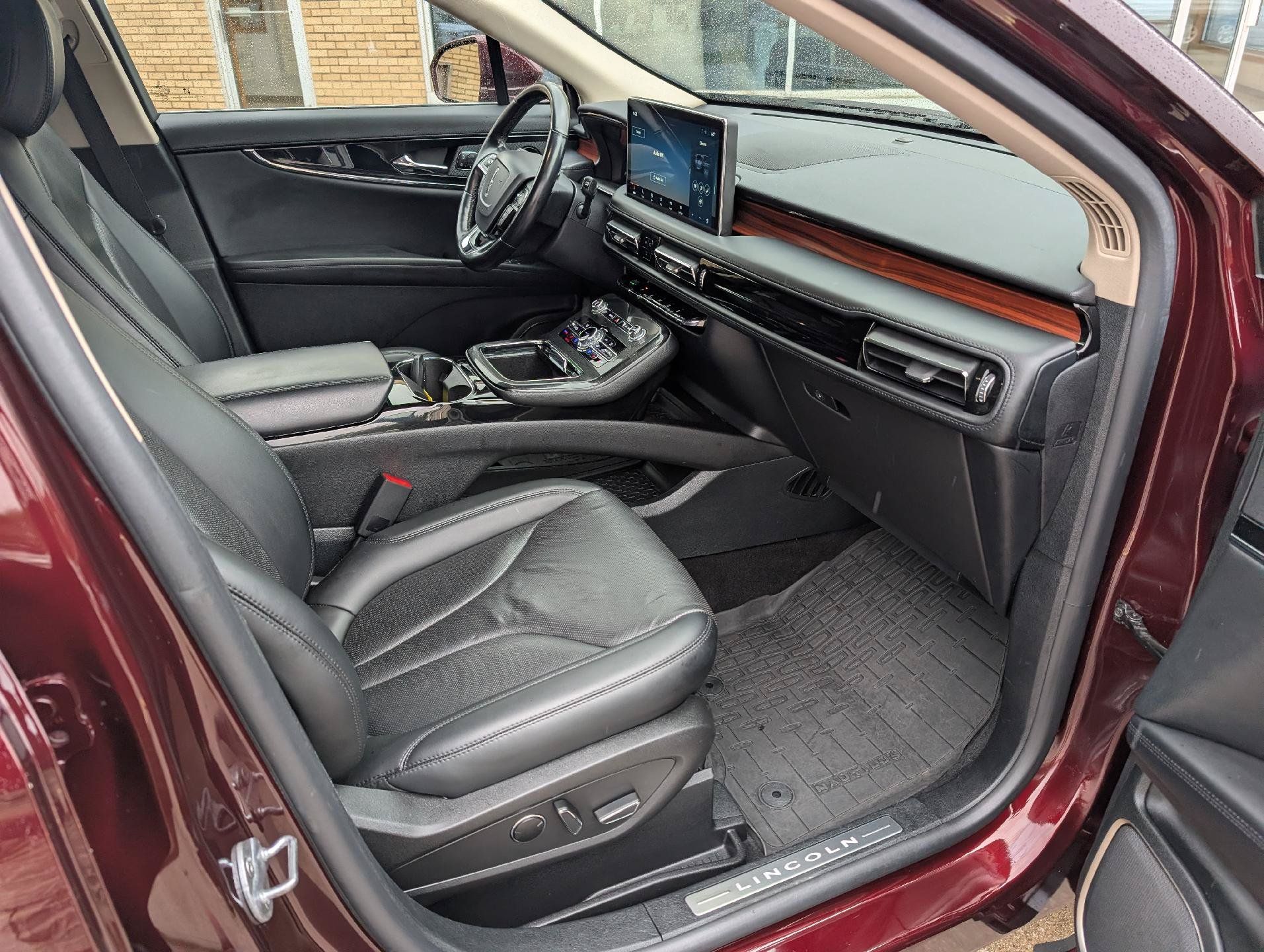Used 2023 Lincoln Nautilus Reserve w/ Luxury Package AWD/4WD image 20