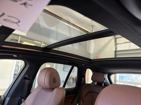 Used 2019 BMW X5 xDrive40i w/ Convenience Package AWD/4WD image 2