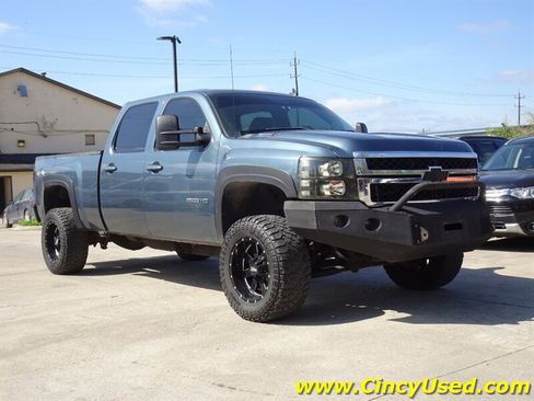 Used 2011 Chevrolet Silverado 2500 LTZ w/ LTZ Plus Package AWD/4WD image 2