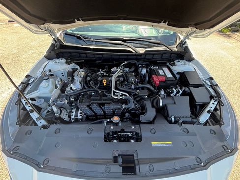 Used 2025 Nissan Altima 2.5 SV FWD image 32