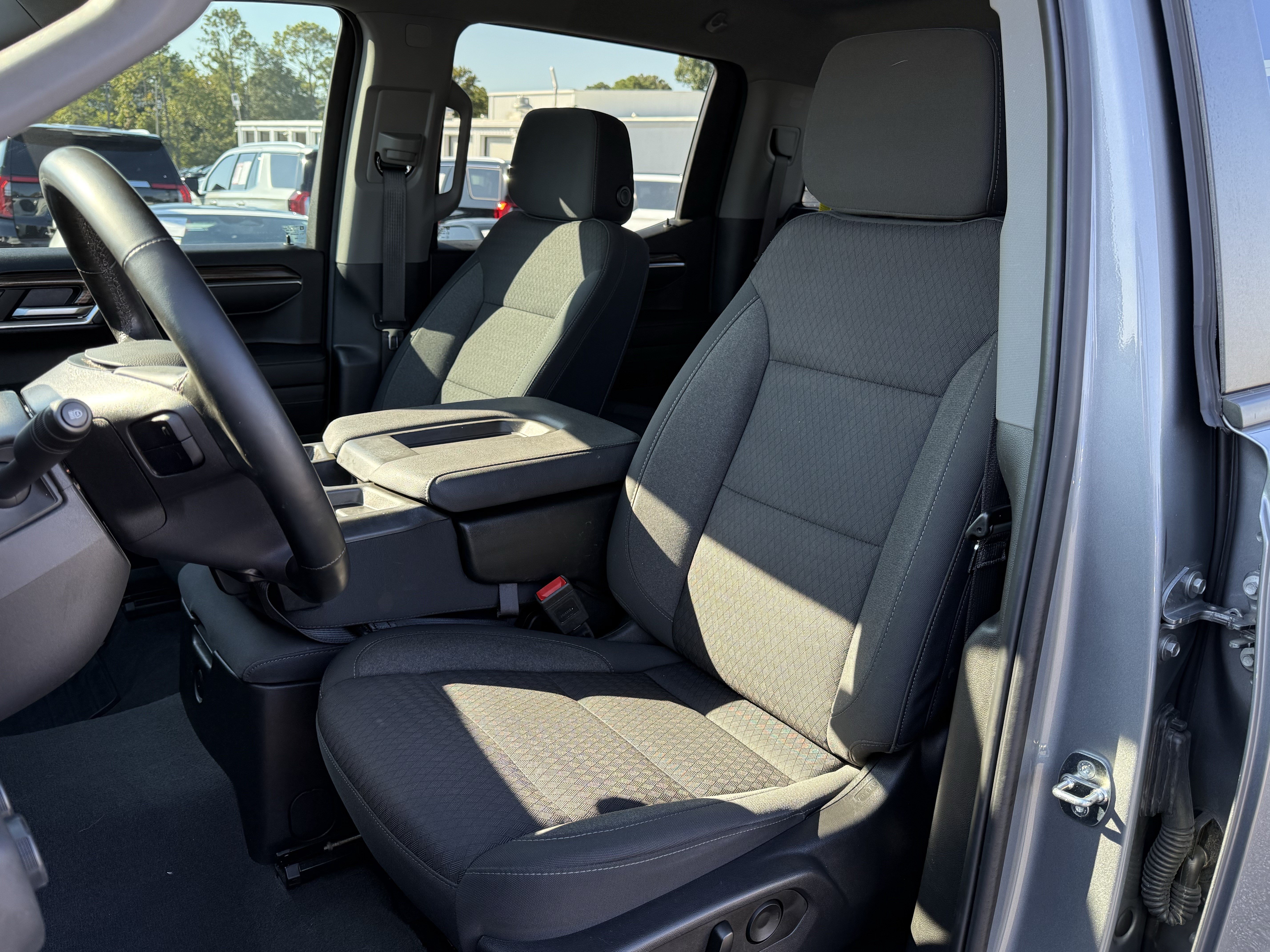 Used 2023 Chevrolet Silverado 1500 LT AWD/4WD image 21