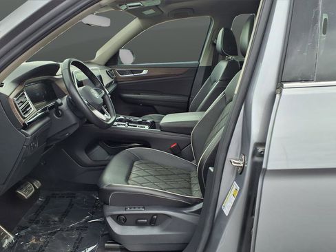 Used 2024 Volkswagen Atlas SEL Premium R-Line image 11