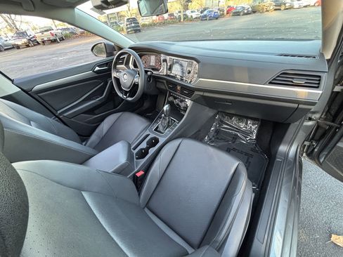 Used 2020 Volkswagen Jetta SE image 8