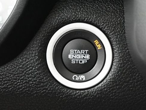 Used 2022 RAM 1500 Laramie AWD/4WD image 17