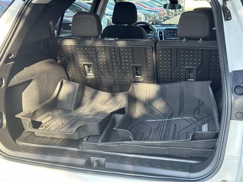 Used 2023 Chevrolet Equinox LS w/ LS Convenience Package FWD image 5