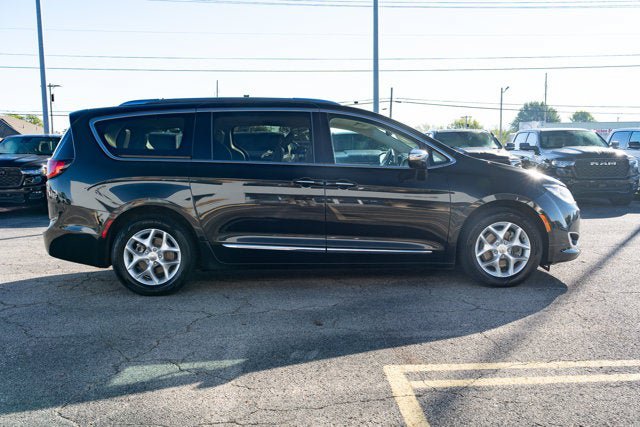 Used 2020 Chrysler Pacifica Limited FWD image 6