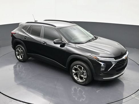 Used 2024 Chevrolet Trax LT FWD image 15