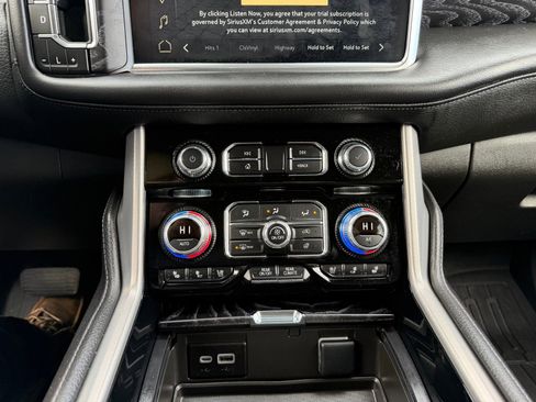 Used 2024 GMC Yukon Denali w/ Advanced Technology Package image 14