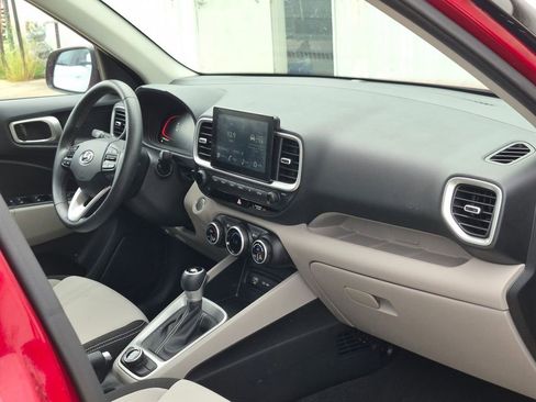 Used 2025 Hyundai Venue SEL FWD image 26