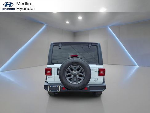 Used 2025 Jeep Wrangler Unlimited Sport AWD/4WD image 4