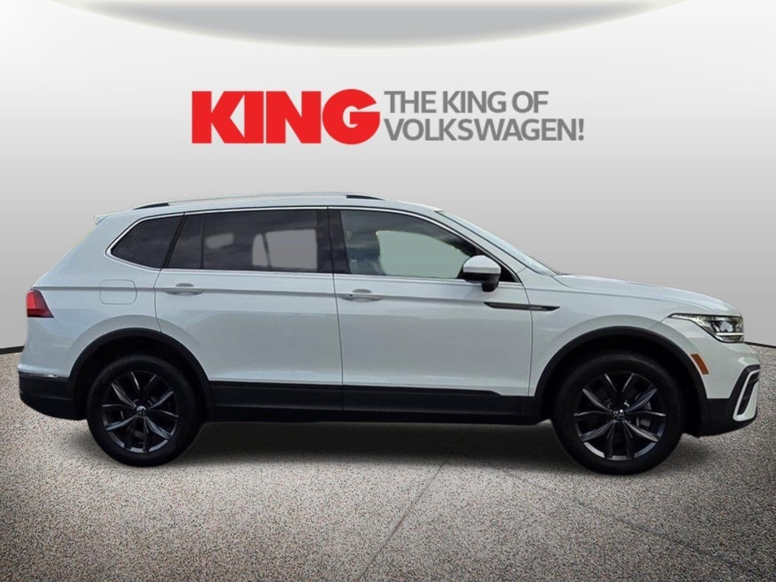 Certified 2022 Volkswagen Tiguan SE AWD/4WD image 2