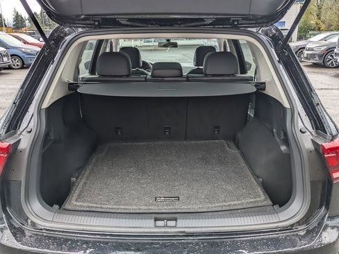 Used 2020 Volkswagen Tiguan SE w/ Panoramic Sunroof Package image 29