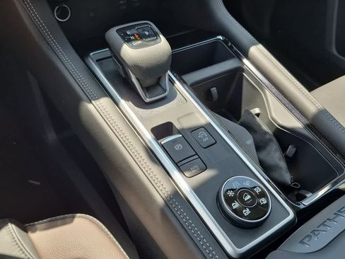 New 2026 Nissan Pathfinder Platinum AWD/4WD image 15