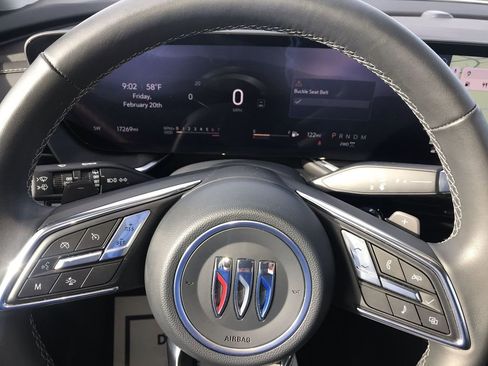 Used 2025 Buick Envision Preferred image 14