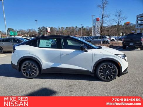 New 2026 Nissan Leaf Platinum+ w/ Cargo Package (Platinum+) FWD image 2
