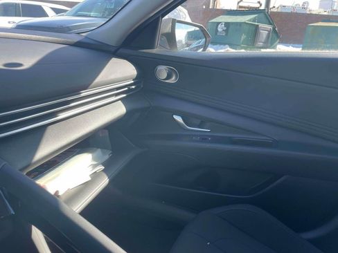 Used 2023 Hyundai Elantra SEL w/ Convenience Package image 31