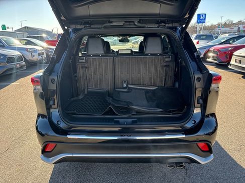 Used 2023 Toyota Highlander XSE image 8