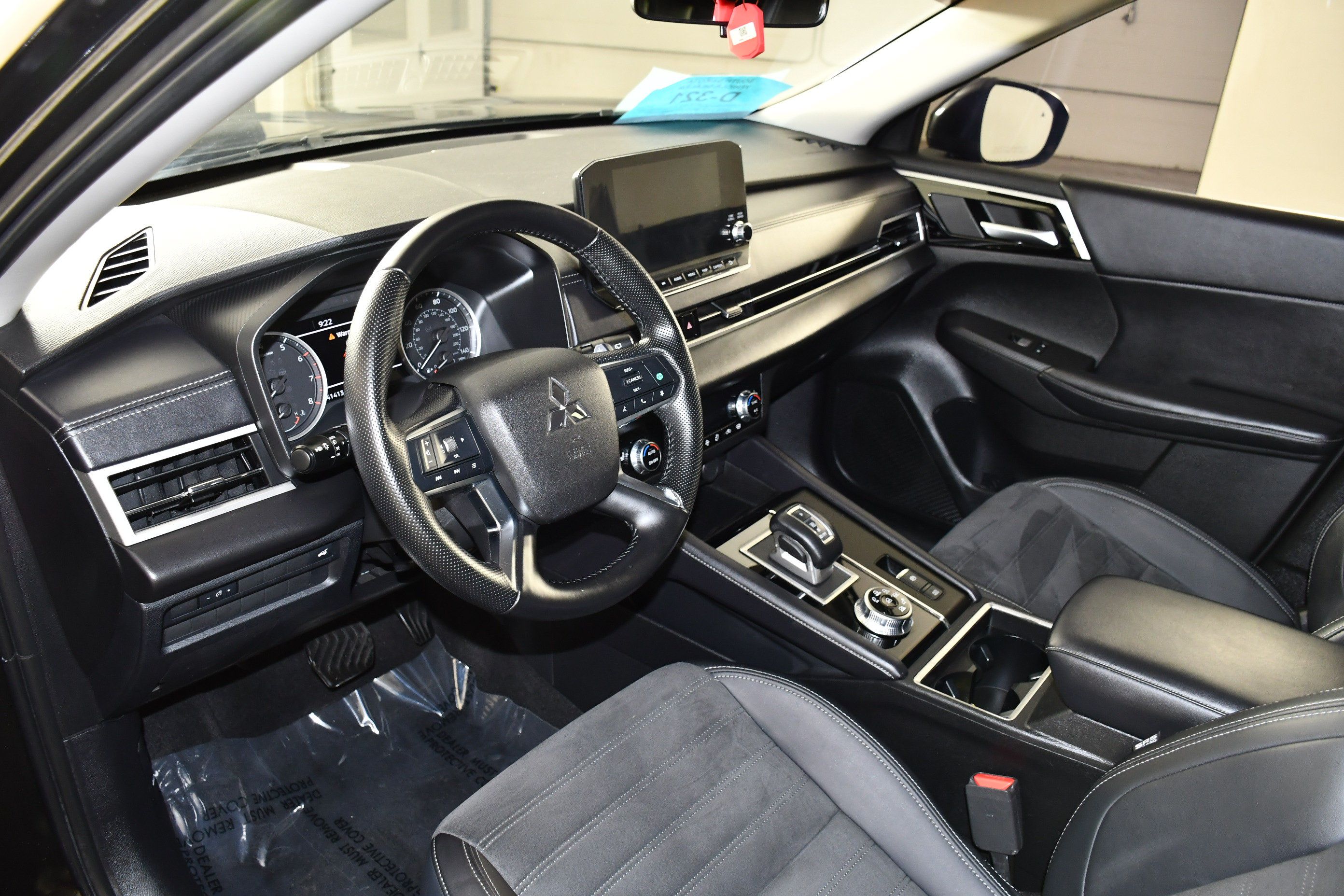 Used 2024 Mitsubishi Outlander SE AWD/4WD image 2