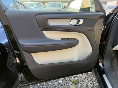 Certified 2023 Volvo XC40 B5 Plus w/ Climate Package image 13