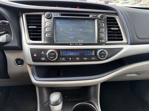 Used 2017 Toyota Highlander XLE FWD image 6