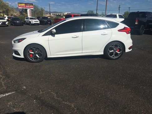 Used 2017 Ford Focus ST FWD image 5