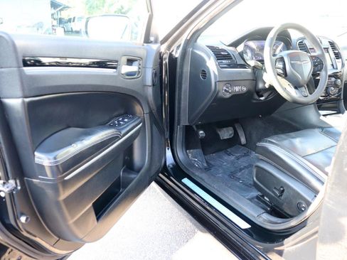 Used 2022 Chrysler 300 S w/ Comfort Group RWD image 10