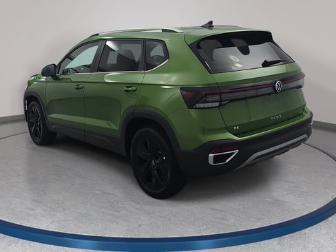 New 2026 Volkswagen Taos SE FWD image 7